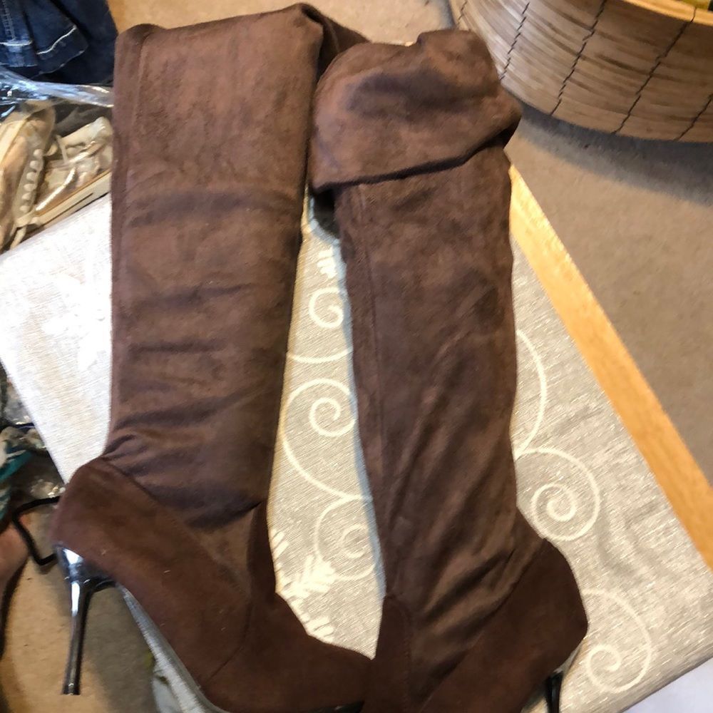 Nwot Vera curio suede like soft over the knee boots size 39 4 inch heeled boots